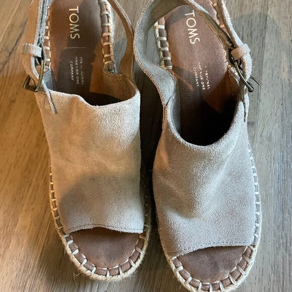 TOMS Gray Suede Espadrille Wedge Sandals Size 8.5 Minimalist Coastal Summer! - Picture 3 of 8